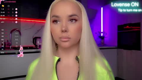 Snapshot of blond_diamond chatting on January 22, 2025, 8:07 am Lana online show from January 22, 2025, 8:07 am