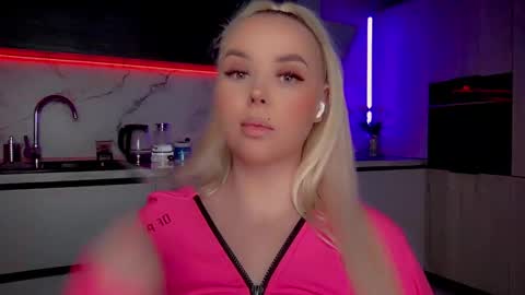 Snapshot of blond_diamond chatting on January 25, 2025, 7:28 am Lana online show from January 25, 2025, 7:28 am