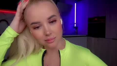 Snapshot of blond_diamond chatting on January 25, 2025, 7:39 pm Lana online show from January 25, 2025, 7:39 pm