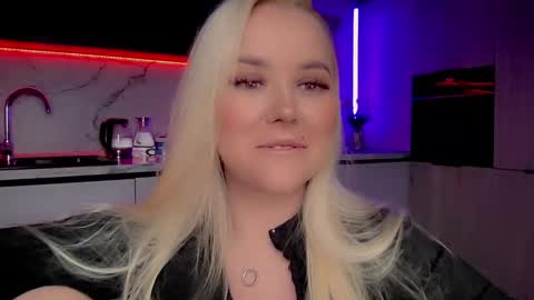 Snapshot of blond_diamond chatting on February 20, 2025, 6:24 pm Lana online show from February 20, 2025, 6:24 pm