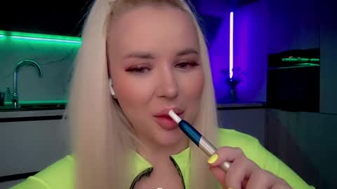 Snapshot of blond_diamond chatting on February 21, 2025, 4:51 am Lana online show from February 21, 2025, 4:51 am