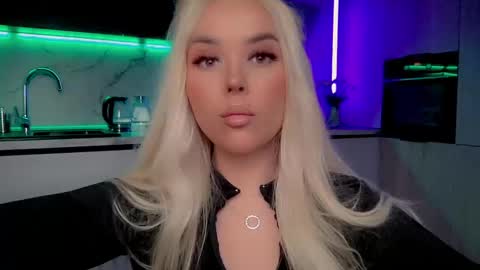 Snapshot of blond_diamond chatting on February 23, 2025, 11:58 pm Lana online show from February 23, 2025, 11:58 pm