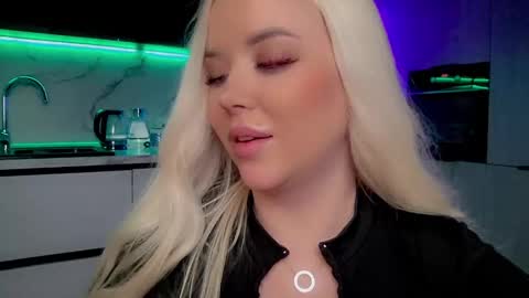 Snapshot of blond_diamond chatting on February 24, 2025, 6:05 am Lana online show from February 24, 2025, 6:05 am