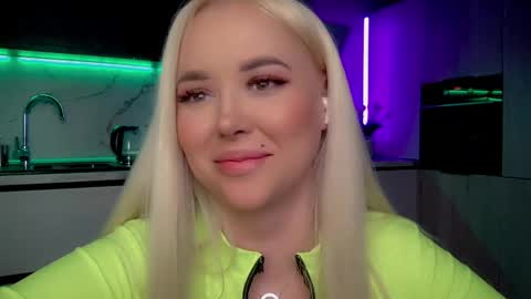 Snapshot of blond_diamond chatting on March 6, 2025, 6:08 am Lana online show from March 6, 2025, 6:08 am