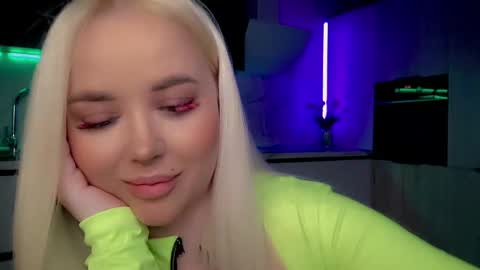Snapshot of blond_diamond chatting on March 6, 2025, 9:14 am Lana online show from March 6, 2025, 9:14 am