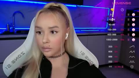 Snapshot of blond_diamond chatting on September 12, 2025, 4:01 am Lana online show from September 12, 2025, 4:01 am