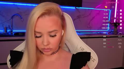 Snapshot of blond_diamond chatting on September 13, 2025, 9:03 pm Lana online show from September 13, 2025, 9:03 pm