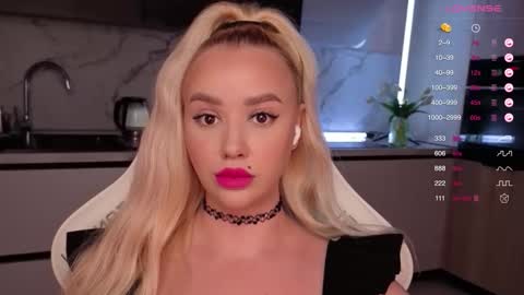 Snapshot of blond_diamond chatting on September 18, 2025, 9:22 am Lana online show from September 18, 2025, 9:22 am