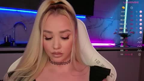 Snapshot of blond_diamond chatting on October 3, 2025, 8:11 am Lana online show from October 3, 2025, 8:11 am