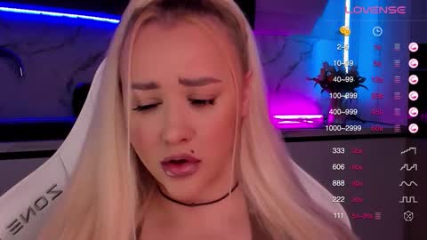 Snapshot of blond_diamond chatting on November 7, 2025, 2:17 pm Lana online show from November 7, 2025, 2:17 pm