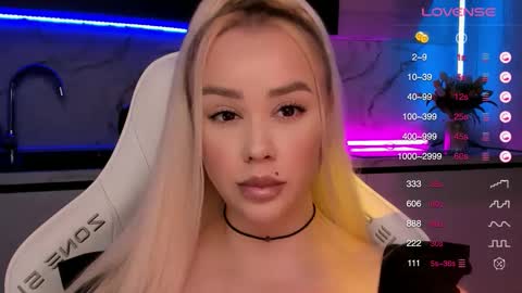 Snapshot of blond_diamond chatting on November 10, 2025, 4:22 am Lana online show from November 10, 2025, 4:22 am