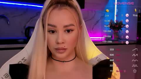 Snapshot of blond_diamond chatting on November 11, 2025, 7:19 am Lana online show from November 11, 2025, 7:19 am