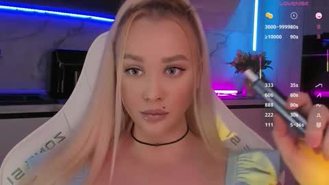 Snapshot of blond_diamond chatting on November 18, 2025, 6:51 am Lana online show from November 18, 2025, 6:51 am