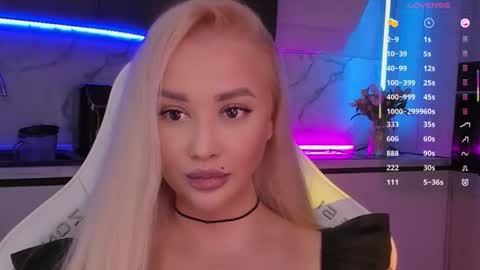 Snapshot of blond_diamond chatting on November 23, 2025, 6:13 am Lana online show from November 23, 2025, 6:13 am