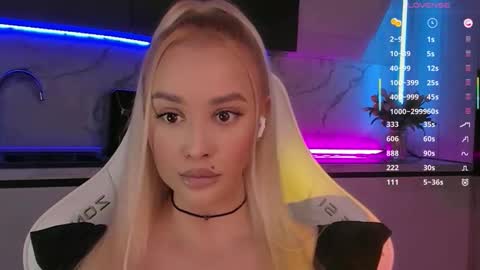 Snapshot of blond_diamond chatting on November 30, 2025, 7:01 am Lana online show from November 30, 2025, 7:01 am