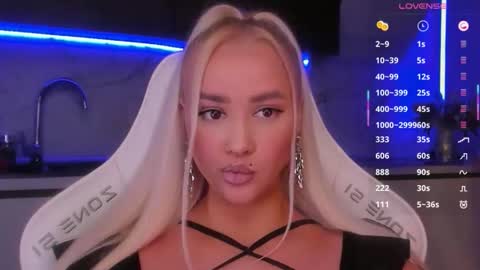 Lana online show from April 20, 2026, 4:04 am