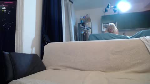 Snapshot of blond_woman chatting on January 6, 2025, 8:28 pm Karina online show from January 6, 2025, 8:28 pm