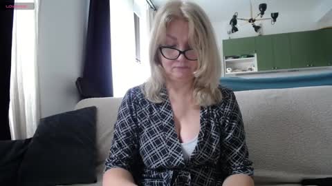 Snapshot of blond_woman chatting on January 27, 2025, 11:22 am Karina online show from January 27, 2025, 11:22 am