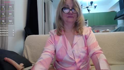Snapshot of blond_woman chatting on January 27, 2025, 8:28 pm Karina online show from January 27, 2025, 8:28 pm