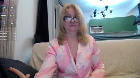 Snapshot of blond_woman chatting on January 27, 2025, 11:33 pm Karina online show from January 27, 2025, 11:33 pm