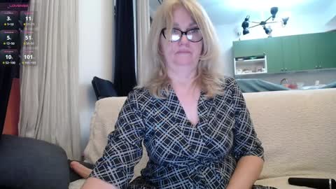 Snapshot of blond_woman chatting on January 28, 2025, 9:19 pm Karina online show from January 28, 2025, 9:19 pm