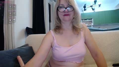 Snapshot of blond_woman chatting on January 30, 2025, 8:21 pm Karina online show from January 30, 2025, 8:21 pm