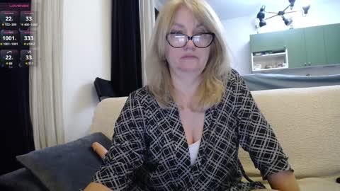 Snapshot of blond_woman chatting on January 31, 2025, 9:16 pm Karina online show from January 31, 2025, 9:16 pm