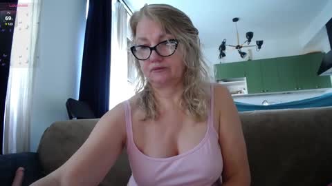 Snapshot of blond_woman chatting on February 8, 2025, 11:44 am Karina online show from February 8, 2025, 11:44 am