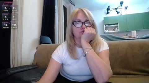 Snapshot of blond_woman chatting on February 18, 2025, 8:25 pm Karina online show from February 18, 2025, 8:25 pm
