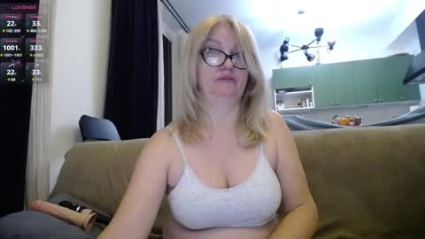Snapshot of blond_woman chatting on February 20, 2025, 9:20 pm Karina online show from February 20, 2025, 9:20 pm