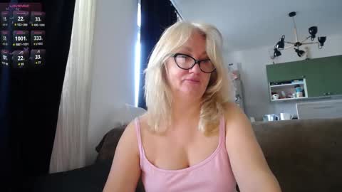 Snapshot of blond_woman chatting on March 7, 2025, 11:07 am Karina online show from March 7, 2025, 11:07 am