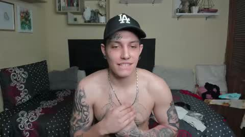 Snapshot of blondandtattooface chatting on March 11, 2025, 9:02 am blondandtattooface online show from March 11, 2025, 9:02 am