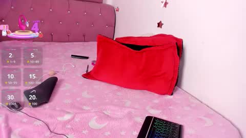 Snapshot of blonde__cute chatting on September 18, 2025, 3:03 pm Esperancita and Karina online show from September 18, 2025, 3:03 pm