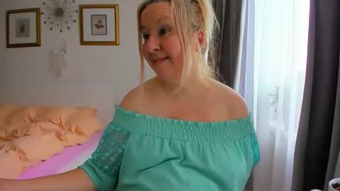 Nicole online show from February 8, 2026, 7:23 am