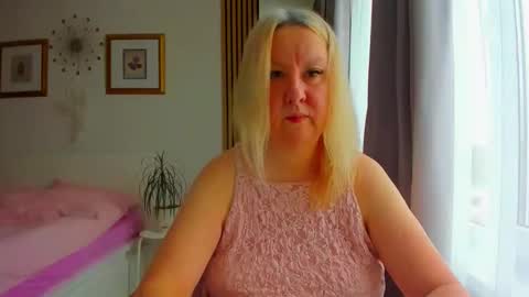 Nicole online show from March 18, 2026, 5:21 am