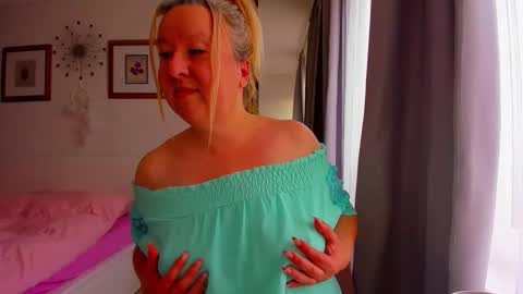 Nicole online show from March 29, 2026, 6:13 am