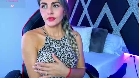 alejandra online show from October 6, 2025, 2:20 am