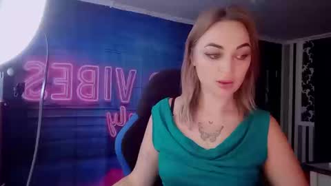 Snapshot of blonde_temptation chatting on September 19, 2025, 7:43 am Meryem online show from September 19, 2025, 7:43 am