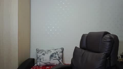 Mr Blond online show from November 7, 2025, 8:42 pm