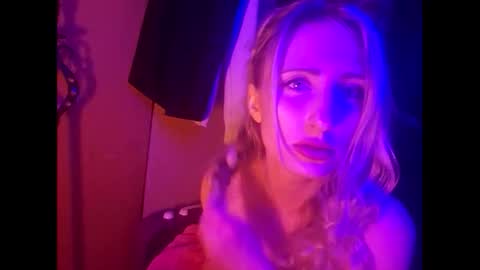 Snapshot of blondebellaaa3 chatting on February 6, 2025, 4:36 pm Gia online show from February 6, 2025, 4:36 pm
