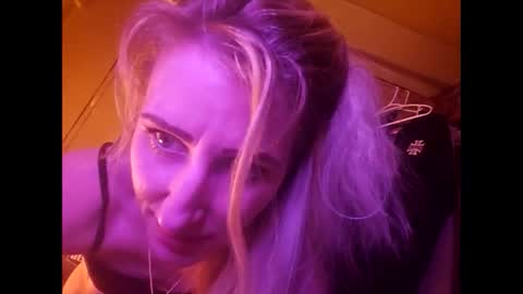 Snapshot of blondebellaaa3 chatting on February 12, 2025, 5:37 pm Gia online show from February 12, 2025, 5:37 pm