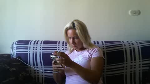 Snapshot of blondiepam23 chatting on December 23, 2024, 9:05 am BlondiePam online show from December 23, 2024, 9:05 am