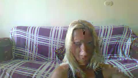 Snapshot of blondiepam23 chatting on October 19, 2025, 8:37 am BlondiePam online show from October 19, 2025, 8:37 am