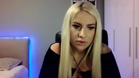 BlondLeyla online show from November 1, 2025, 7:43 am