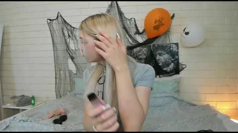 blondy_fina online show from October 30, 2025, 4:47 am