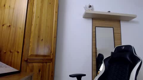 Snapshot of blondyelena chatting on January 15, 2025, 8:20 am blondyelena online show from January 15, 2025, 8:20 am