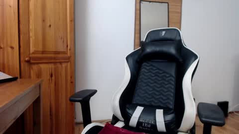 Snapshot of blondyelena chatting on January 20, 2025, 8:41 am blondyelena online show from January 20, 2025, 8:41 am