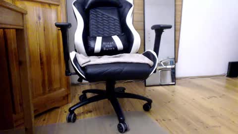 Snapshot of blondyelena chatting on March 4, 2025, 7:51 am blondyelena online show from March 4, 2025, 7:51 am