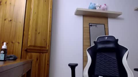 Snapshot of blondyelena chatting on October 4, 2025, 7:39 am blondyelena online show from October 4, 2025, 7:39 am