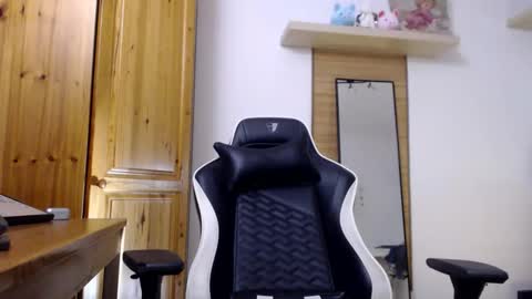 Snapshot of blondyelena chatting on October 12, 2025, 7:29 am blondyelena online show from October 12, 2025, 7:29 am